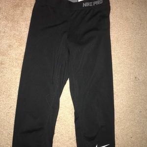 Nike pro cropped pants